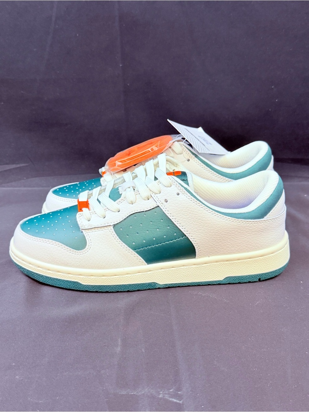 Shoes for crews Women's Green,White work shoes size 8.5 new with tags